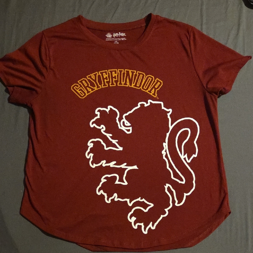 Warner Bros Red Short Sleeve Tee with Lion Graphic
